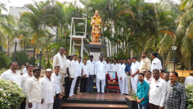 Photo of श्री संत दामाजी साखर कारखान्याचे संस्थापक चेअरमन स्व-कि-रा मर्दा उर्फ मारवाडी वकिलसाहेब व पंडीत नेहरु जयंती साजरी!