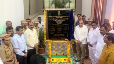 Photo of लोकप्रतिनिधीला विश्वासात घेवून पोलीस अधिकाऱ्यांनी काम करावे-पालकमंत्री राधाकृष्ण विखे-पाटील